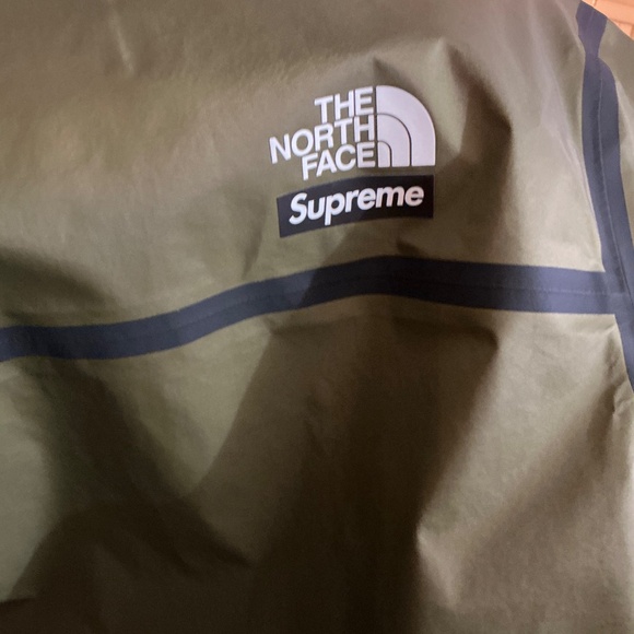 NWT SUPREME®/THE NORTH FACE® SUMMIT SERIES OUTER TAPE SEAM COACHES JACKET SIZE S - Picture 5 of 16